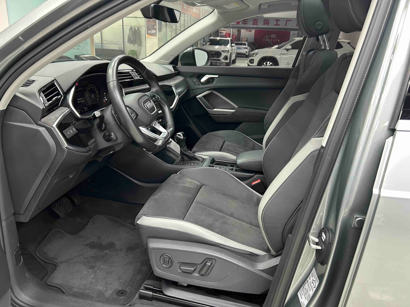 Audi Q3 2022 car image #6
