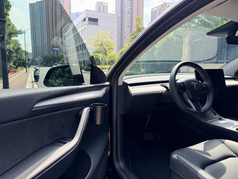 Tesla Model Y 2023 #3 Tesla Model Y 2023 car image #3