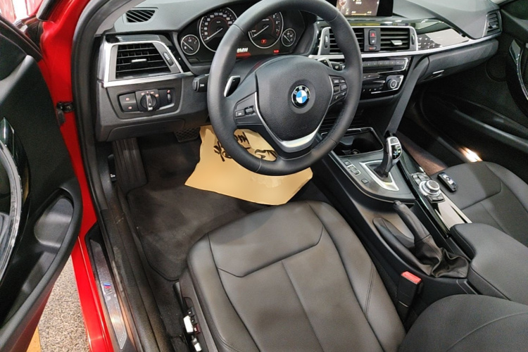 BMW 3 Series 2017 car image #12