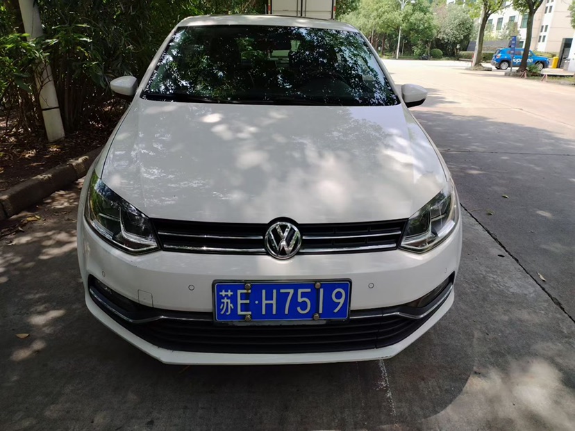 Volkswagen Polo 2015 car image #2
