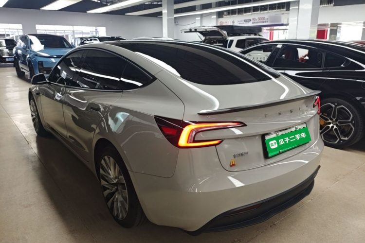 Tesla Model 3 2024 car image #5