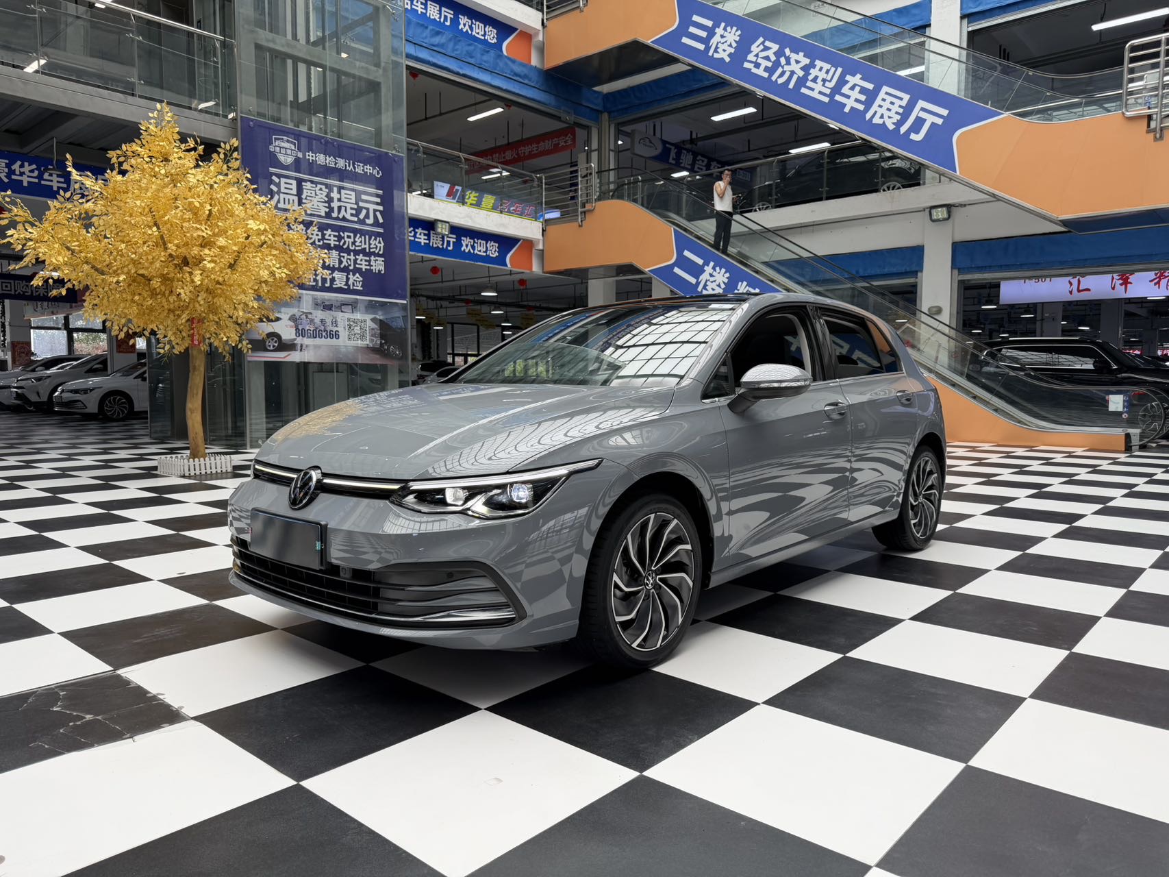 Volkswagen Golf 2022 car image 