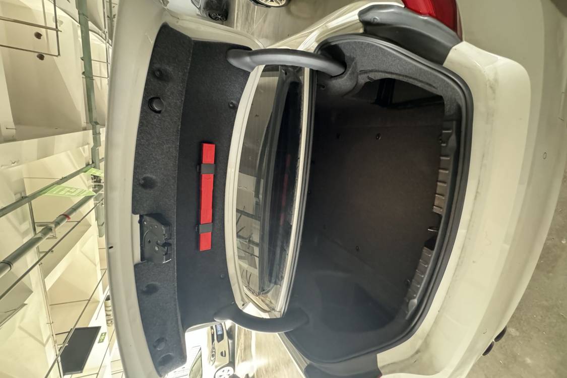 BMW 3 Series 2018 car image #9