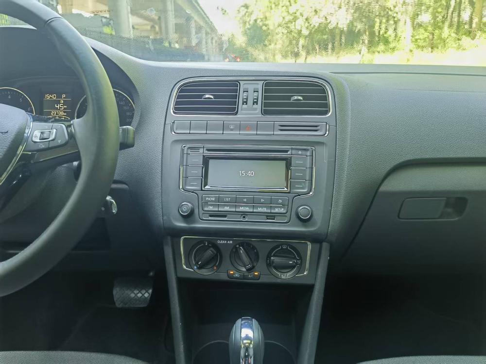 Volkswagen Polo 2016 car image #4
