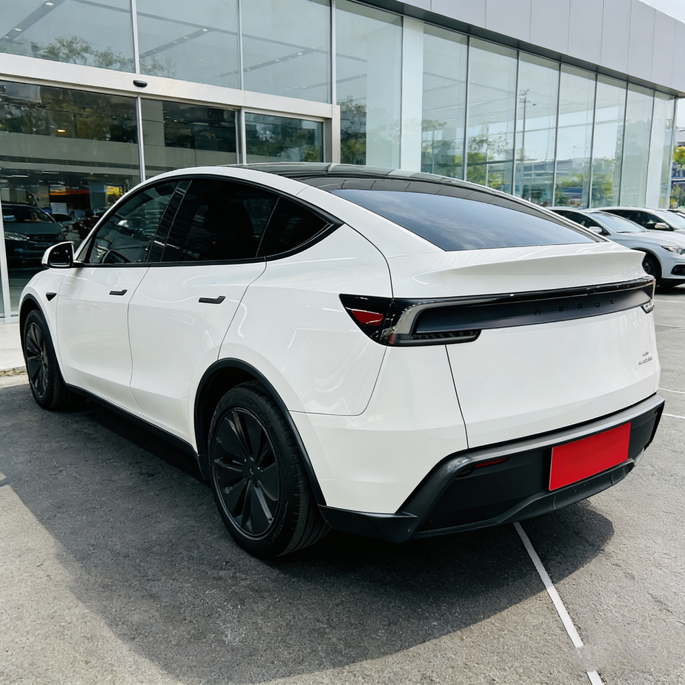 Tesla Model Y 2025 #4 Tesla Model Y 2025 car image #4