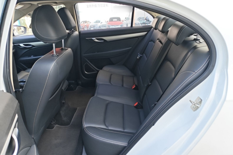 GEELY Emgrand 2019 car image #17