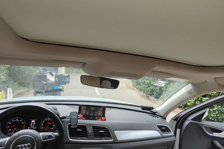 Audi Q3 2016 car image #20