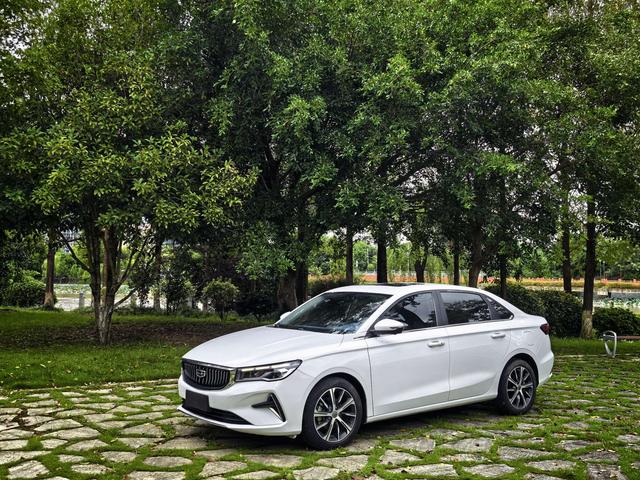 GEELY Emgrand 2022 #19 GEELY Emgrand 2022 car image #19