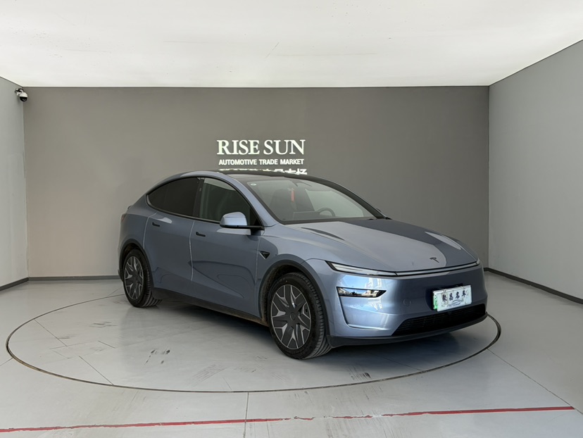Tesla Model Y L 2026 car image #3