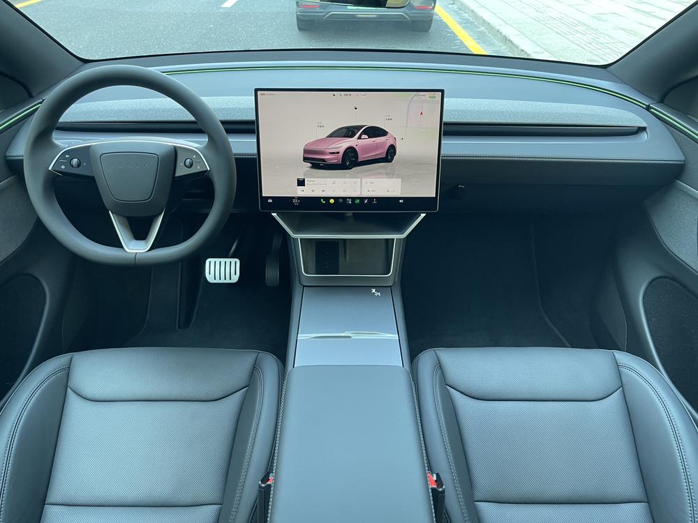 Tesla Model Y 2026 #17 Tesla Model Y 2026 صورة سيارة #17