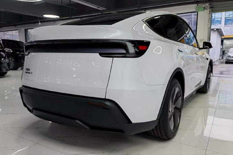 Tesla Model Y 2026 car image #7