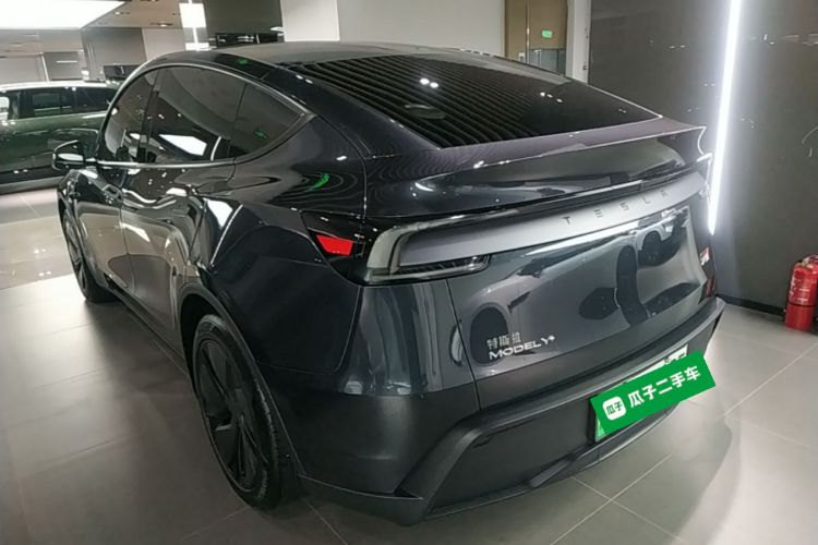 Tesla Model Y 2025 #7 Tesla Model Y 2025 car image #7