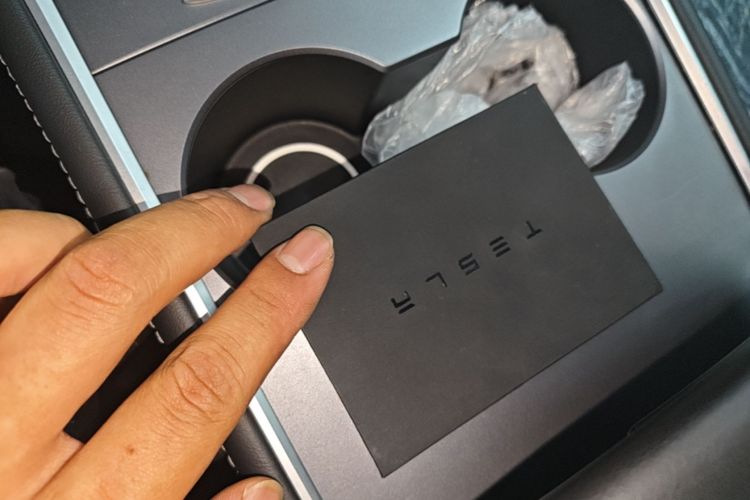 Tesla Model Y 2022 car image #9