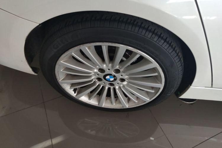 BMW 3 Series 2018 صورة سيارة #10