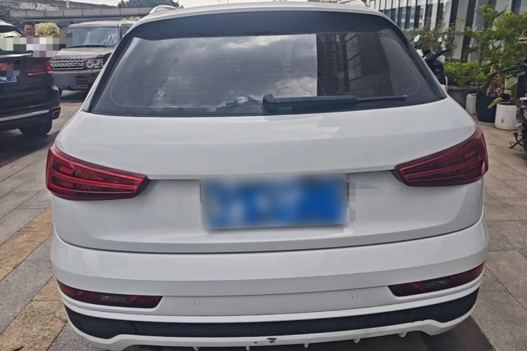 Audi Q3 2018 car image #6