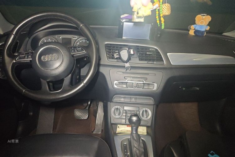 Audi Q3 2015 car image #11