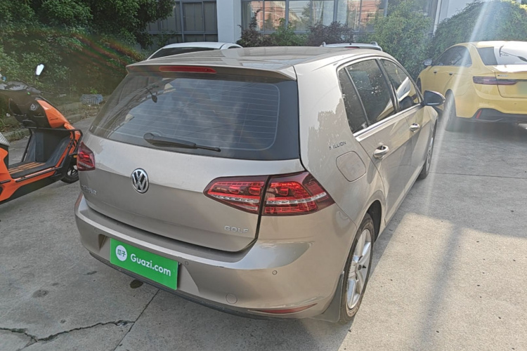 Volkswagen Golf 2017 car image #5