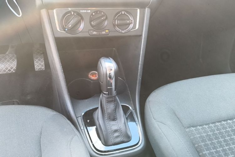 Volkswagen Polo 2016 car image #14