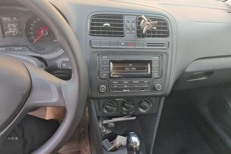 Volkswagen Polo 2017 car image #15