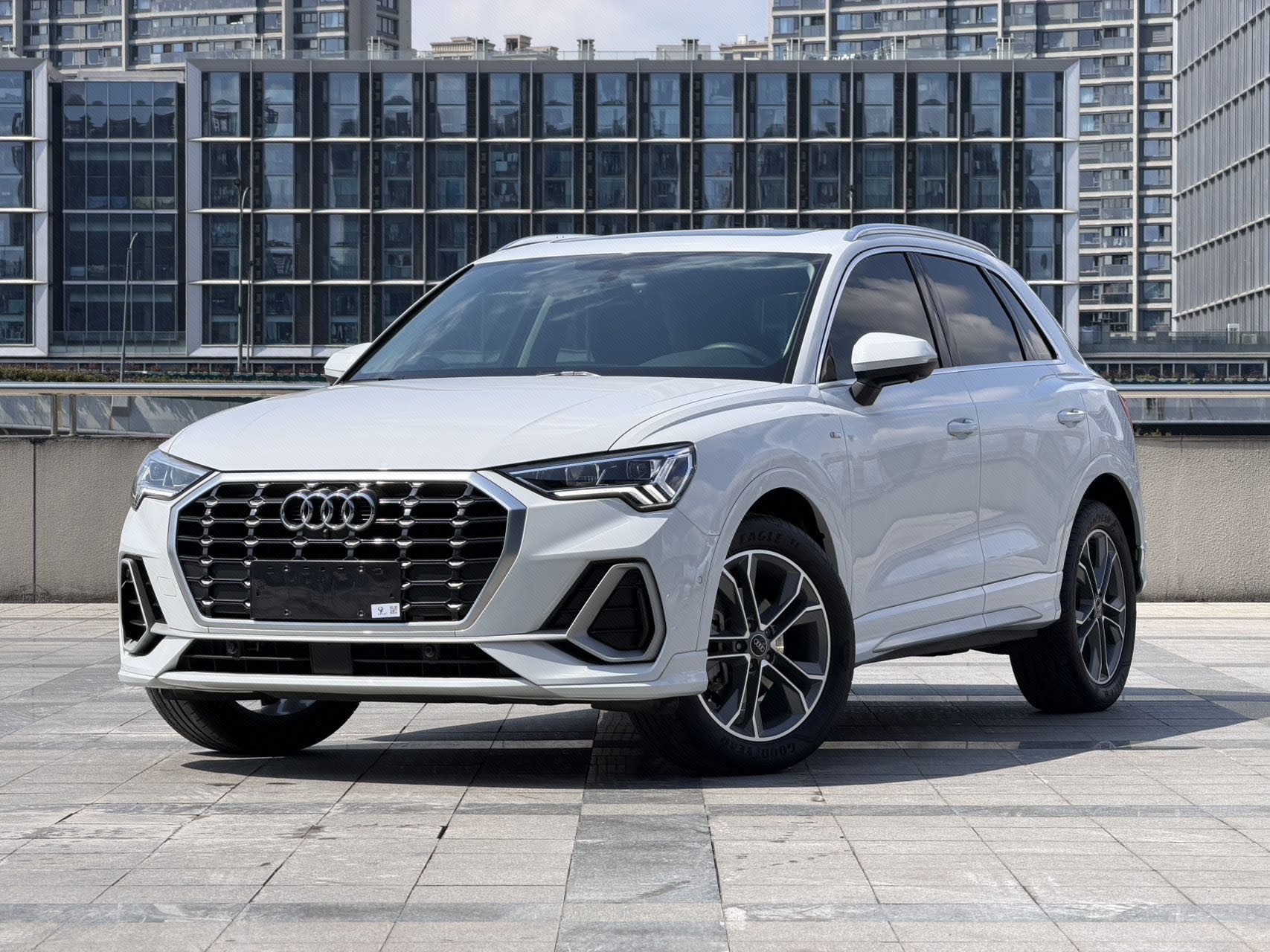 Audi Q3 2021 car image 