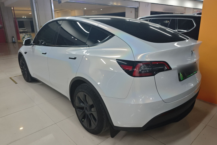 Tesla Model Y 2024 #7 Tesla Model Y 2024 car image #7