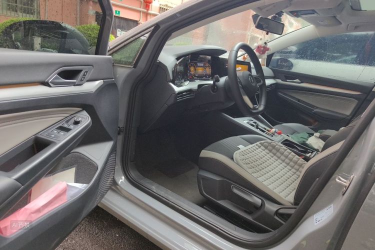 Volkswagen Golf 2022 car image #18