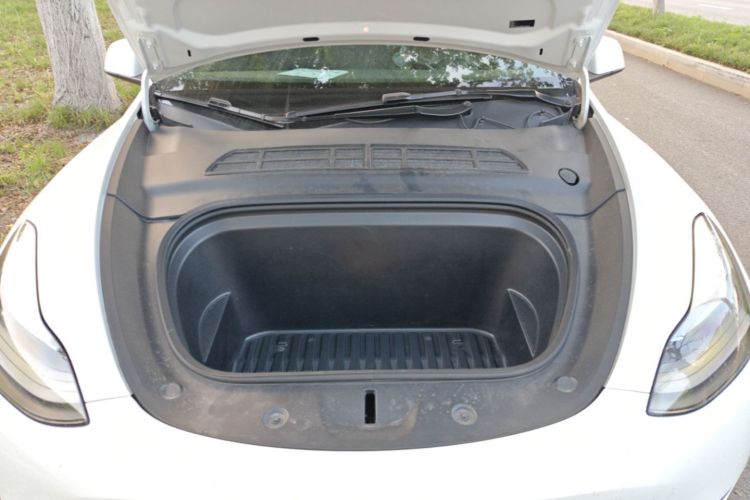 Tesla Model Y 2022 immagine di auto #20