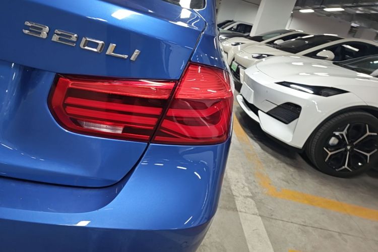 BMW 3 Series 2018 #8 BMW 3 Series 2018 car image #8