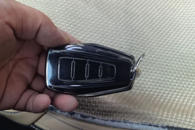 GEELY Boyue L 2023 car image #9