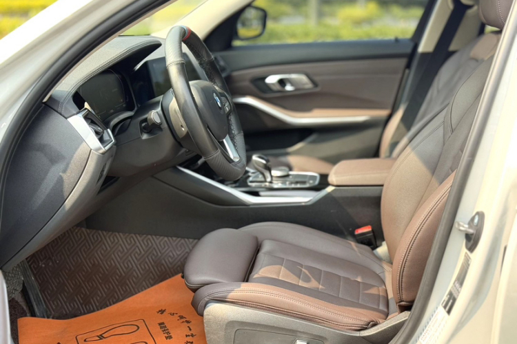 BMW 3 Series 2019 #10 BMW 3 Series 2019 car image #10