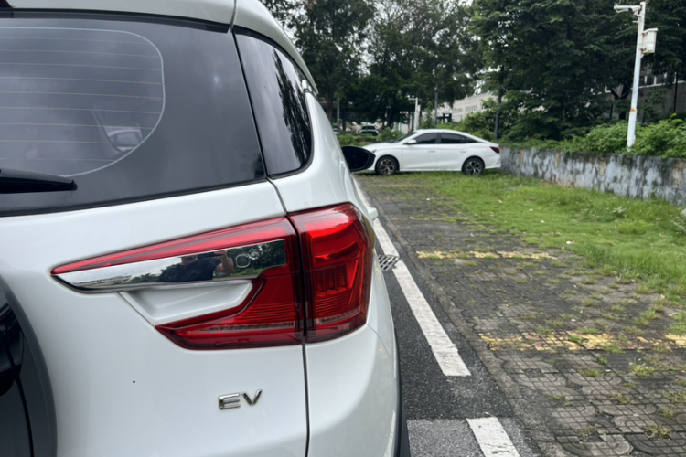 BYD Yuan New Energy 2019 immagine di auto #8