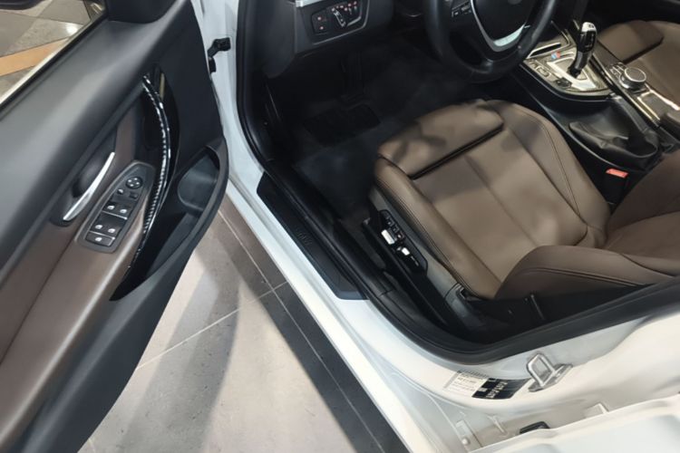 BMW 3 Series 2019 #16 BMW 3 Series 2019 car image #16