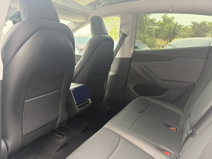 Tesla Model Y 2025 #6 Tesla Model Y 2025 car image #6