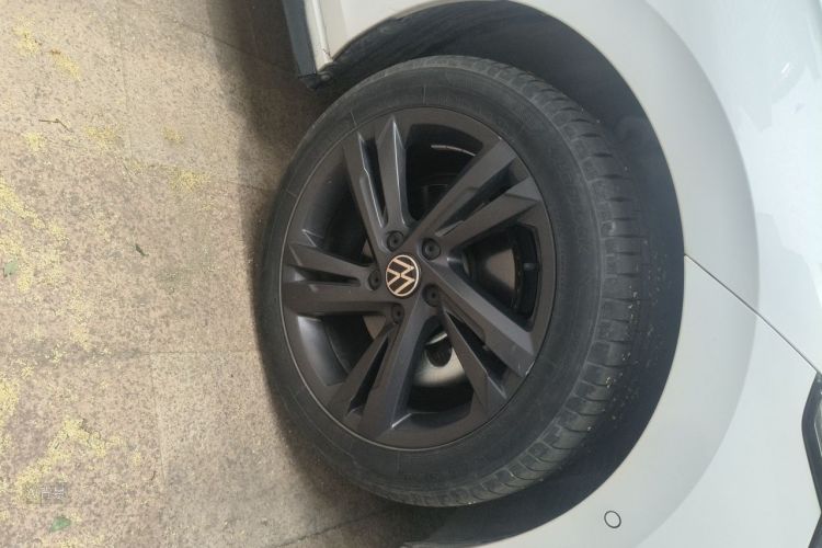 Volkswagen Golf 2023 car image #9