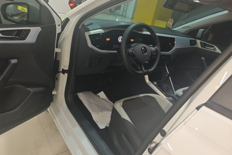 Volkswagen Polo 2023 car image #16
