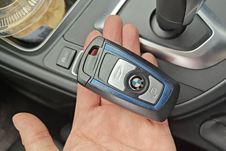 BMW 3 Series 2019 #9 BMW 3 Series 2019 car image #9