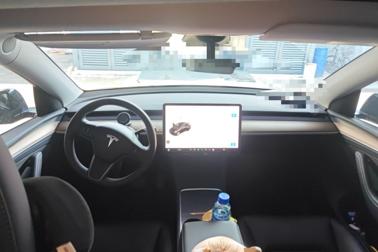 Tesla Model Y 2023 #7 Tesla Model Y 2023 car image #7