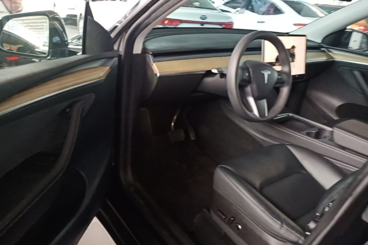 Tesla Model Y 2023 #16 Tesla Model Y 2023 car image #16