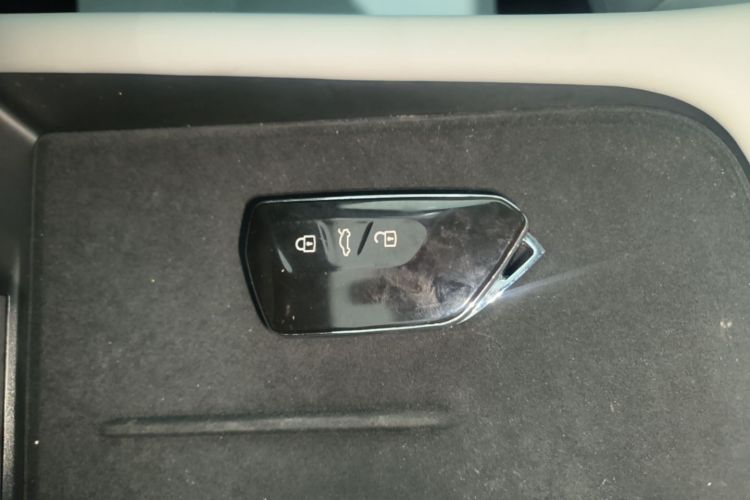 2025 car image #9
