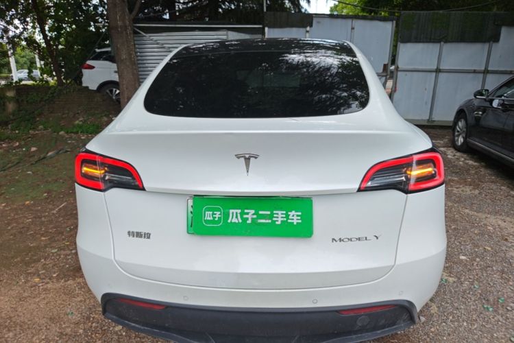 Tesla Model Y 2022 #4 Tesla Model Y 2022 car image #4