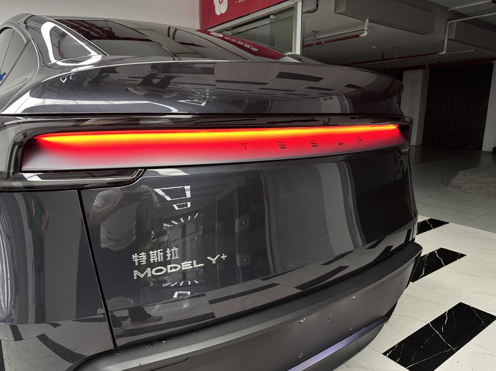 Tesla Model Y 2025 #6 Tesla Model Y 2025 car image #6