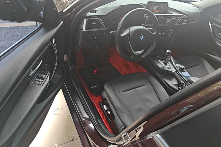 BMW 3 Series 2017 car image #16