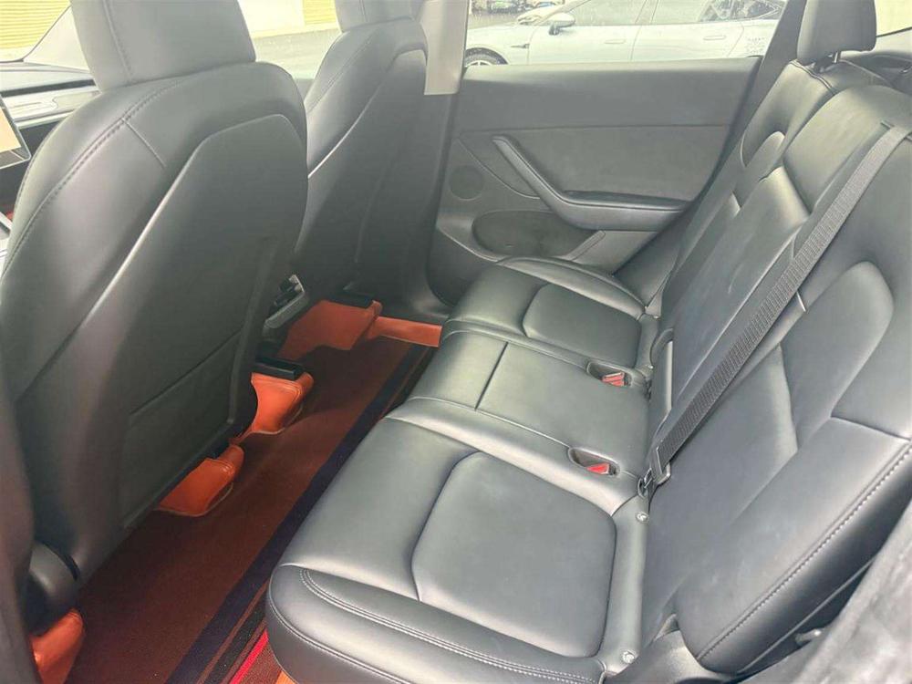 Tesla Model Y 2024 car image #12