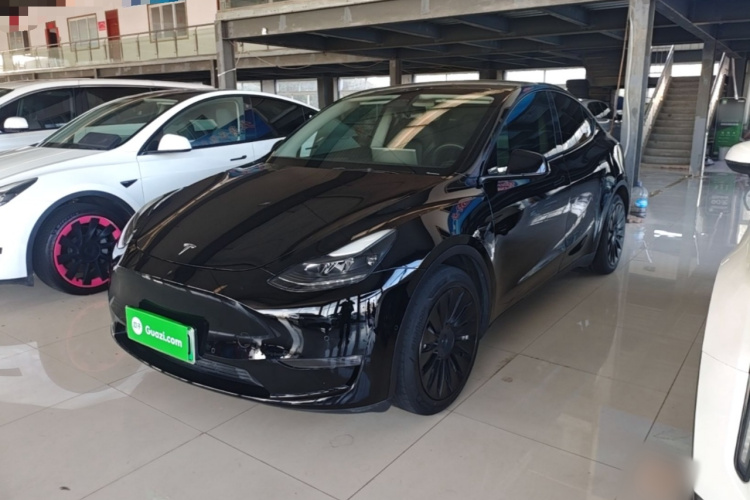Tesla Model Y 2022 car image #2