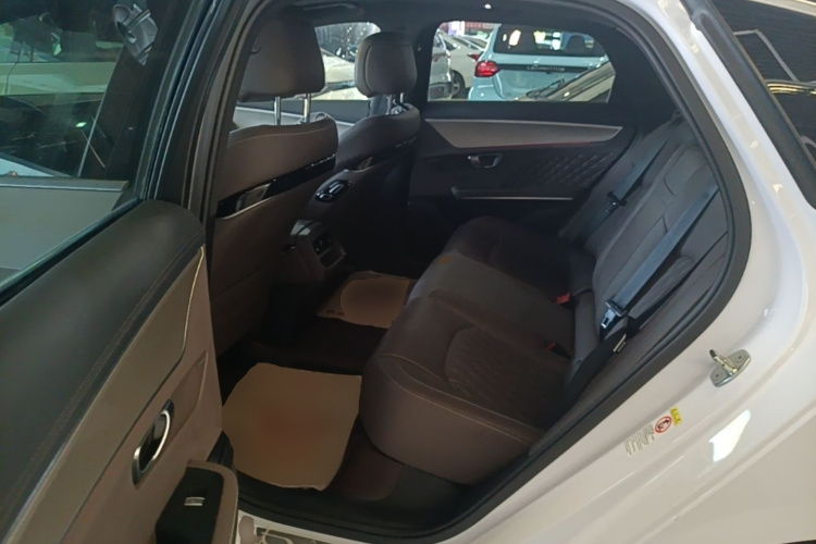 BYD Han 2023 car image #17