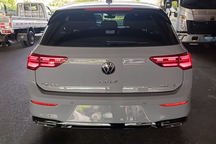 Volkswagen Golf 2024 car image #4