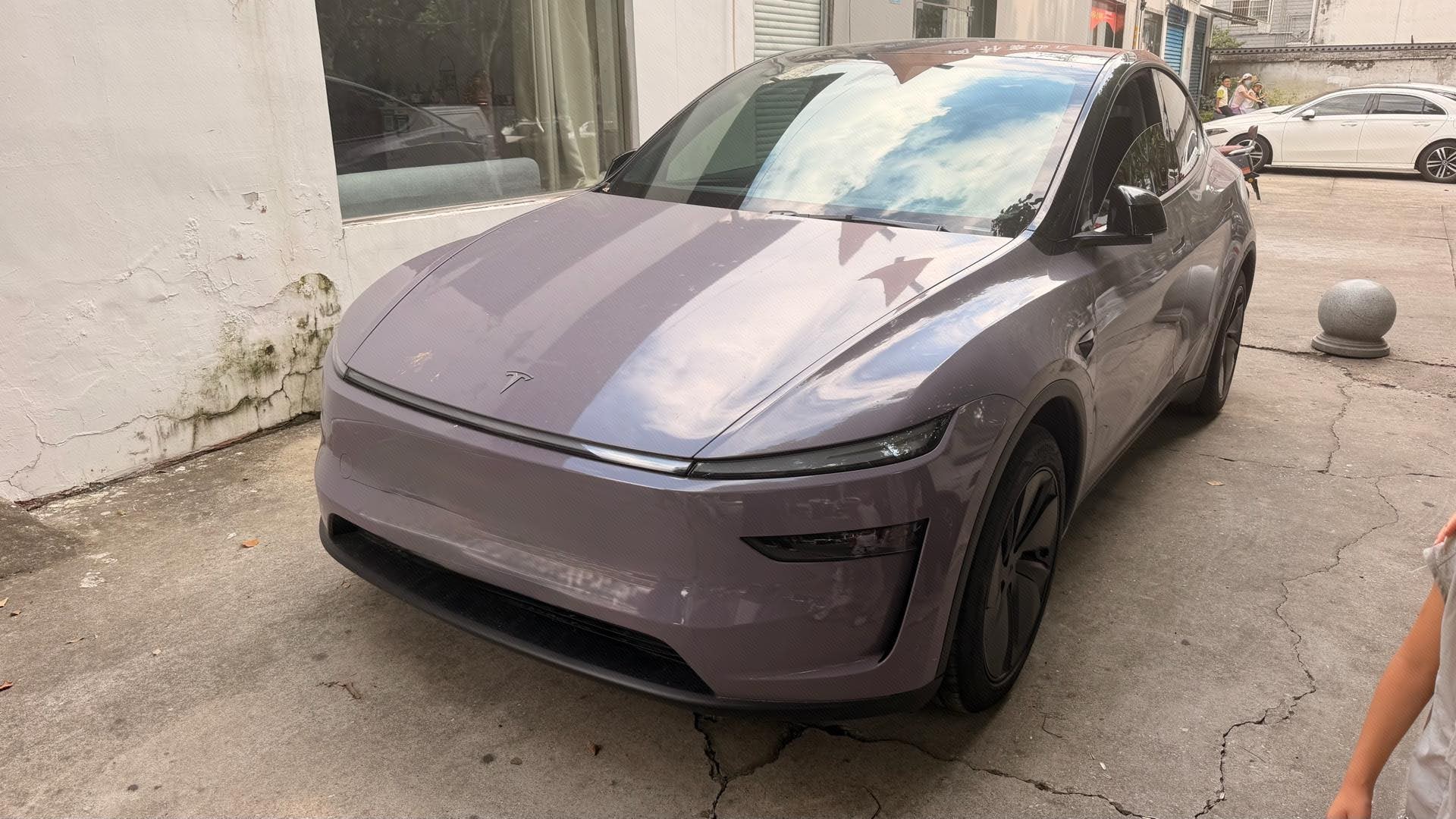 Tesla Model Y 2025 Tesla Model Y 2025 car image
