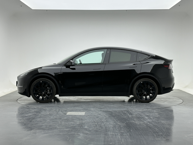Tesla Model Y 2023 #7 Tesla Model Y 2023 car image #7