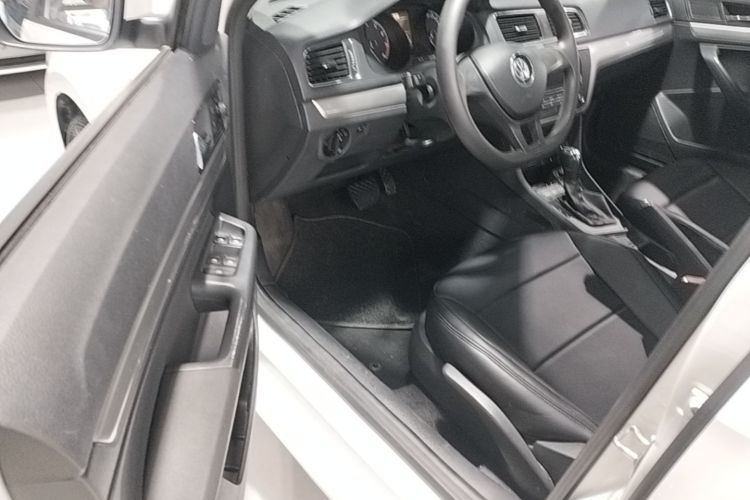 Volkswagen Lavida 2019 car image #16