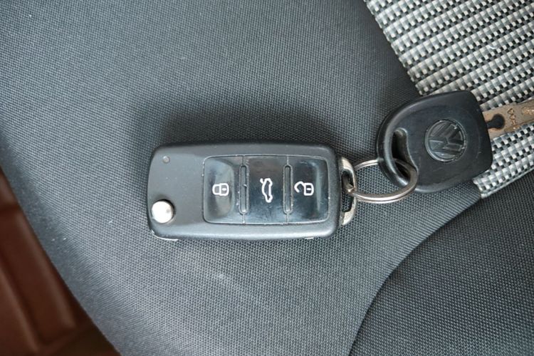 Volkswagen Polo 2015 car image #9